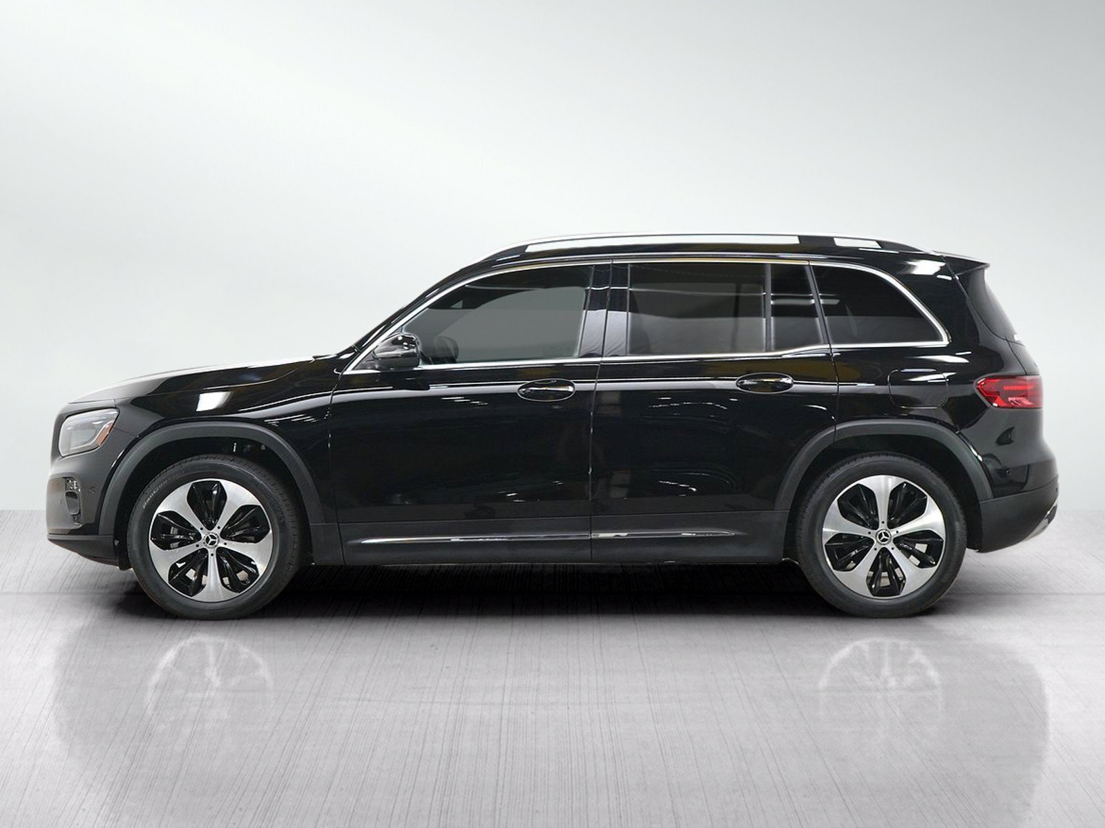 Used 2025 Mercedes-Benz GLB Base with VIN W1N4M4HB9SW385828 for sale in Burnsville, Minnesota