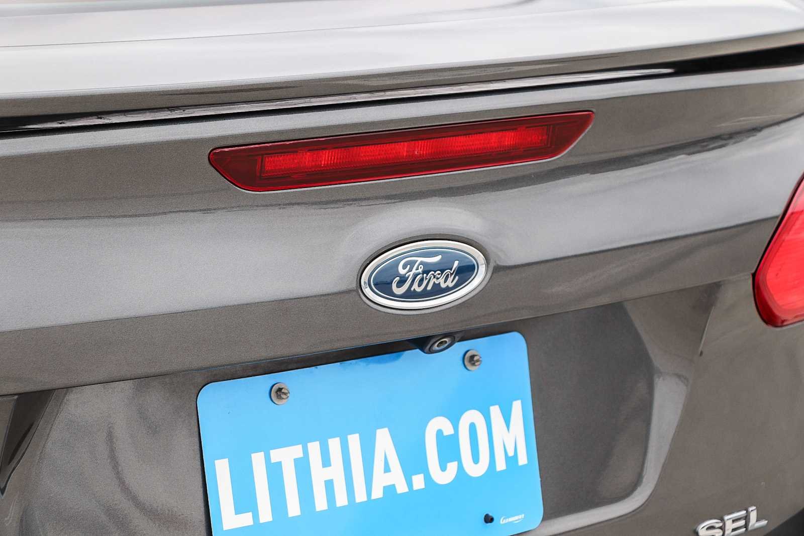 Used 2018 Magnetic Metallic Ford SEL image 8