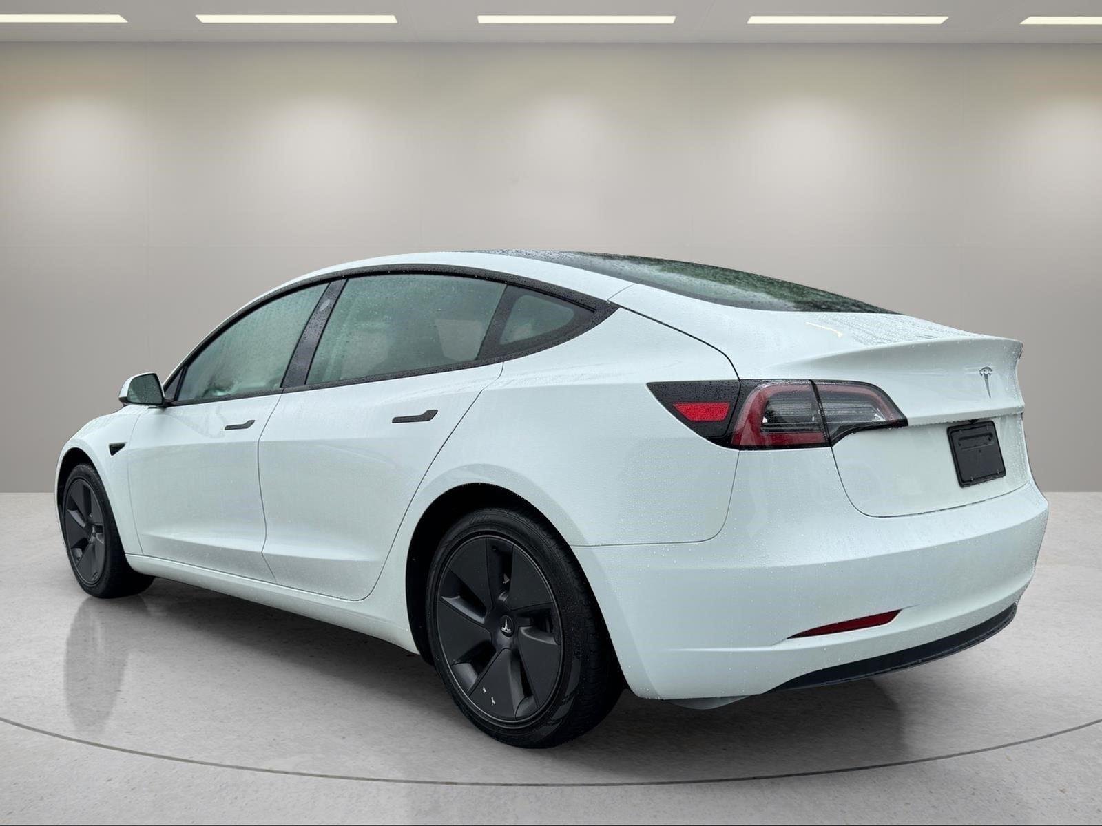 Used 2023  Tesla  image 3