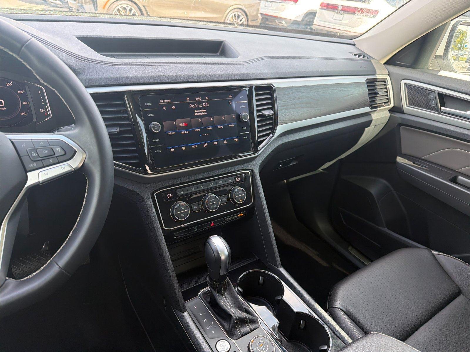 Used 2023 Pure White Volkswagen 3.6L V6 SE w/Technology image 27