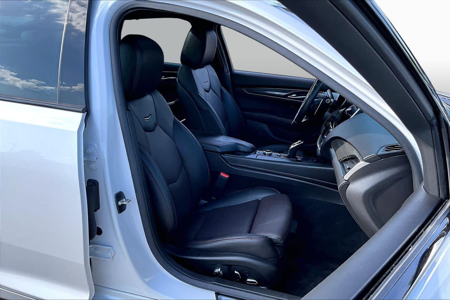 Used 2023 Crystal White Tricoat Cadillac Sport image 9