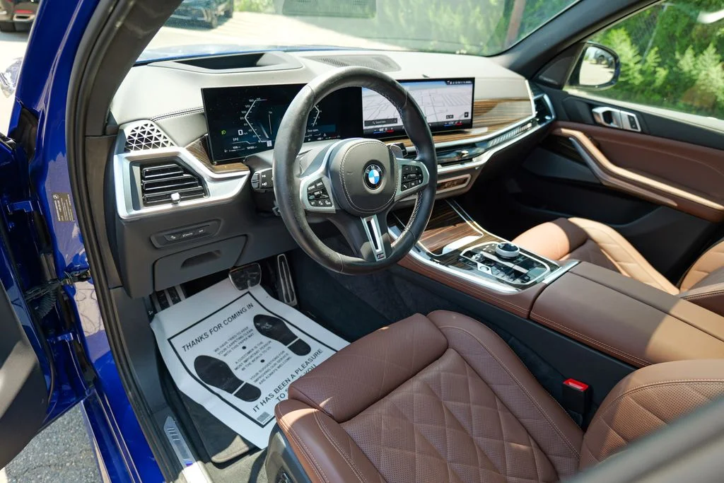 Used 2025 Marina Bay Blue Metallic BMW M60i image 21