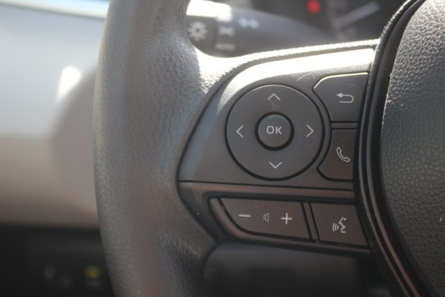 Used 2022 White Toyota LE image 14