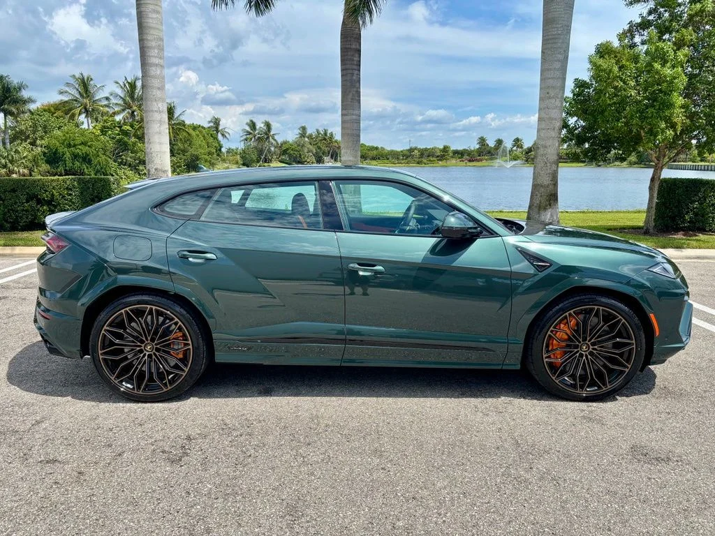 New 2026 Vl/Verde Lares Lamborghini SE image 4