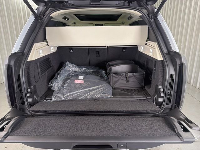 New 2026 Eiger Grey Land Rover SE image 29