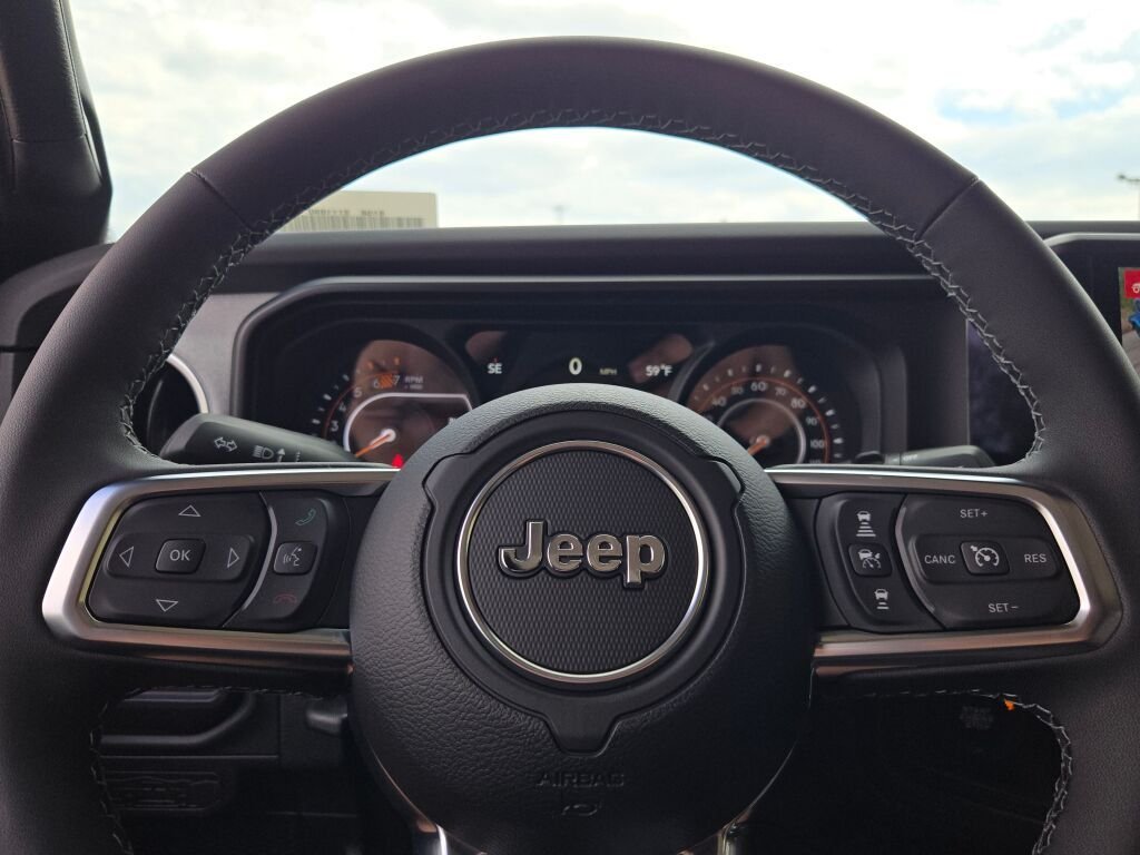 New 2026 Black Clear-Coat Exterior Paint Jeep Sahara image 24