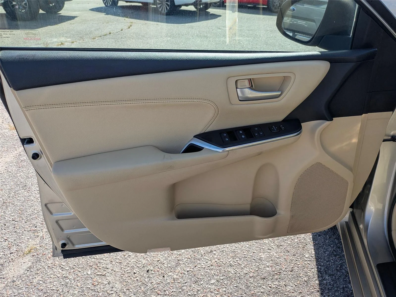 Used 2017 Creme Brulee Mica Toyota XLE image 12