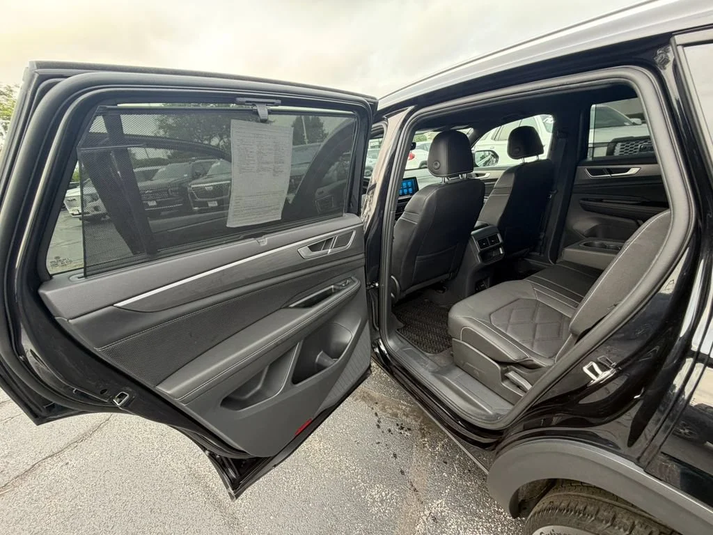 Used 2024 Black Volkswagen 2.0T SE w/Technology image 28