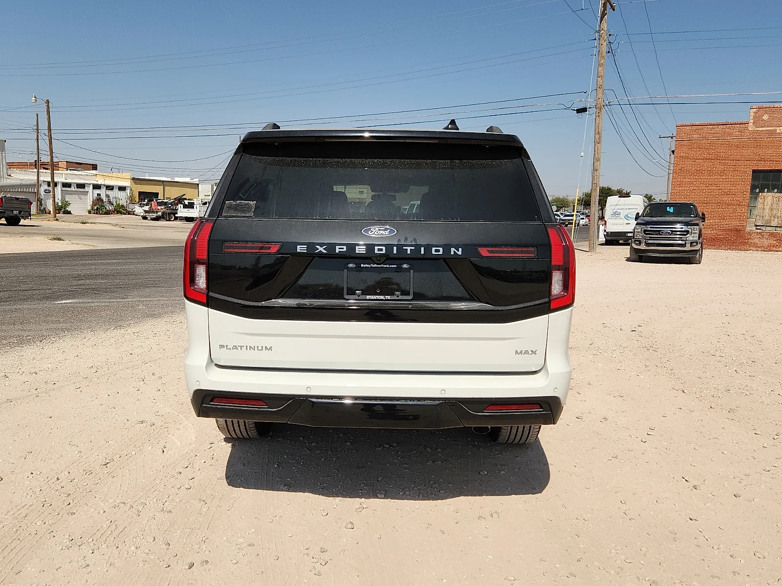 New 2027 Star White Metallic Tri-Coat Ford Platinum image 6