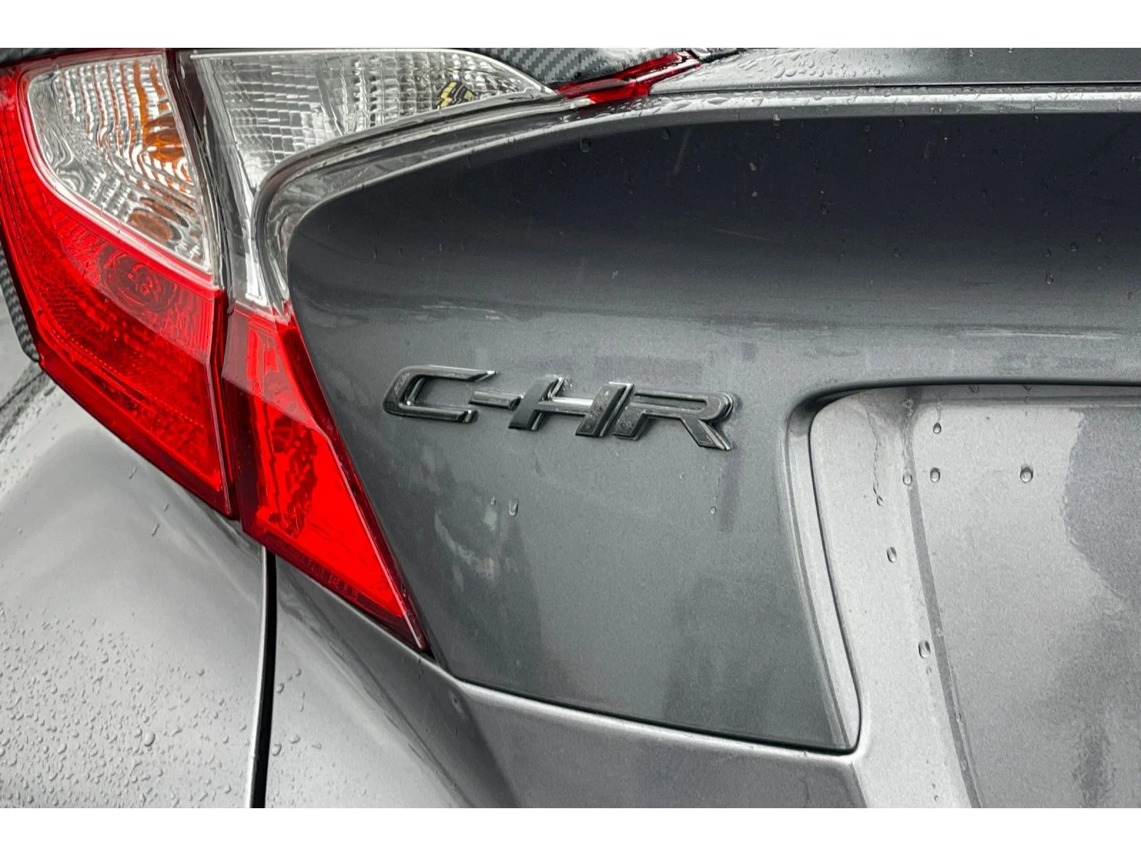 Used 2018 Magnetic Gray Metallic Toyota XLE Premium image 18