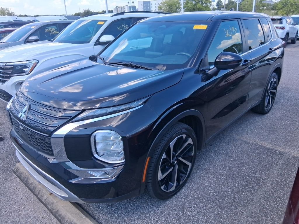 Used 2024  Mitsubishi SE image 2