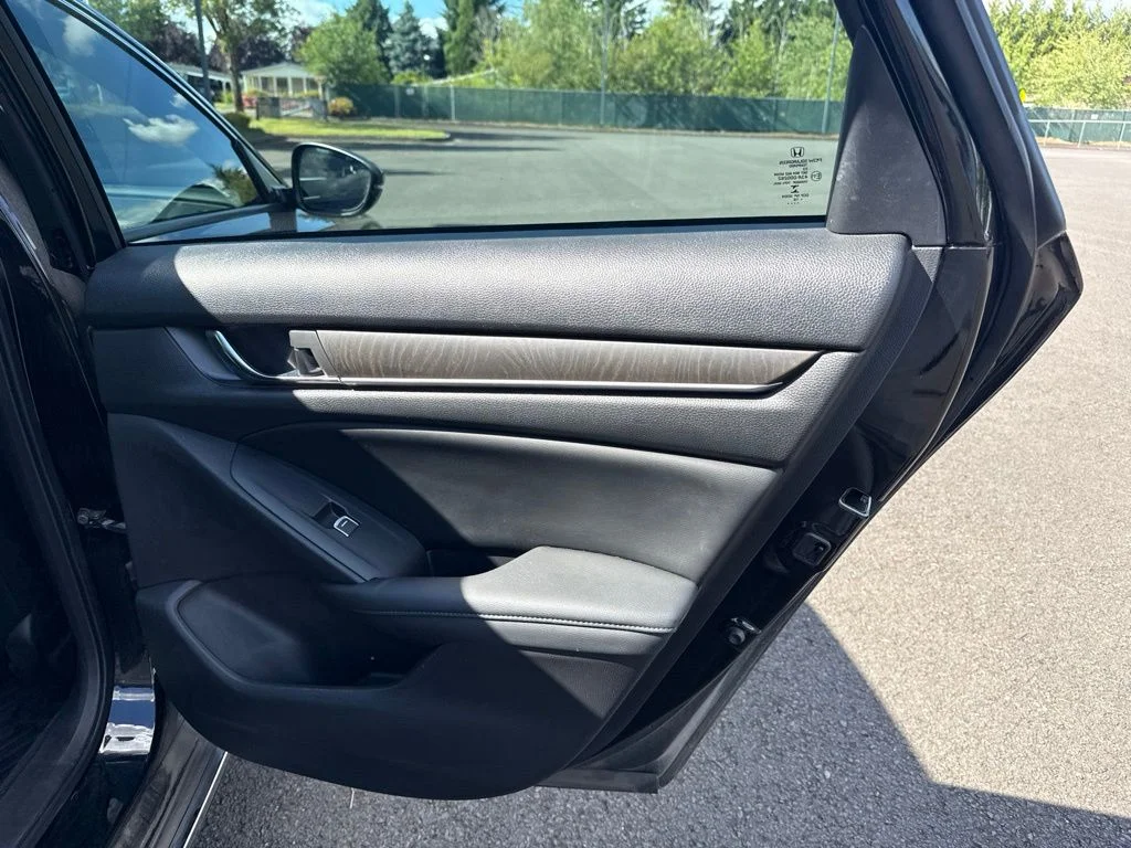 Used 2018 Crystal Black Pearl Honda EX-L 2.0T image 23