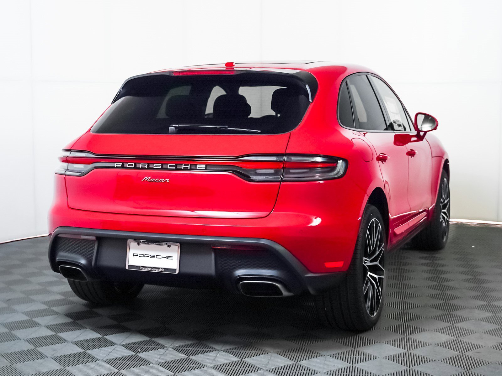 2026 Porsche Macan - Photo 10