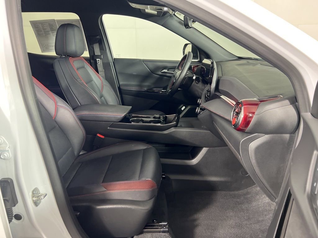 Used 2025 Iridescent Pearl Tricoat Chevrolet RS image 13