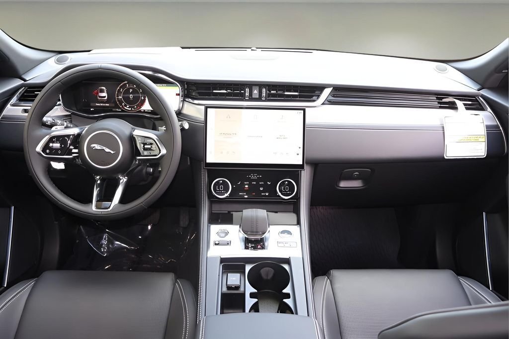2026 Jaguar F-Pace R-Dynamic S - Photo 13