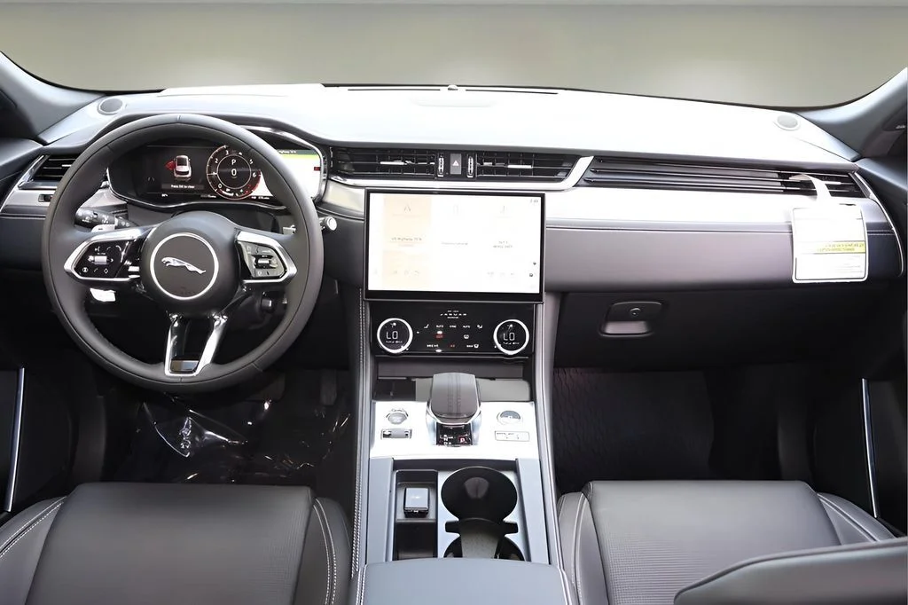 2026 Jaguar F-Pace R-Dynamic S - Photo 13