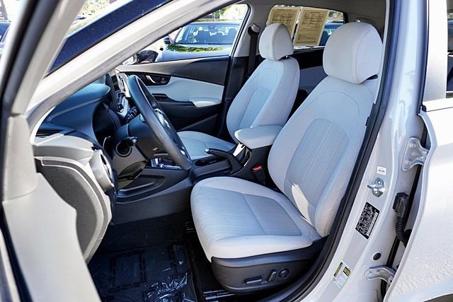 Used 2023 Silver Hyundai SEL image 14