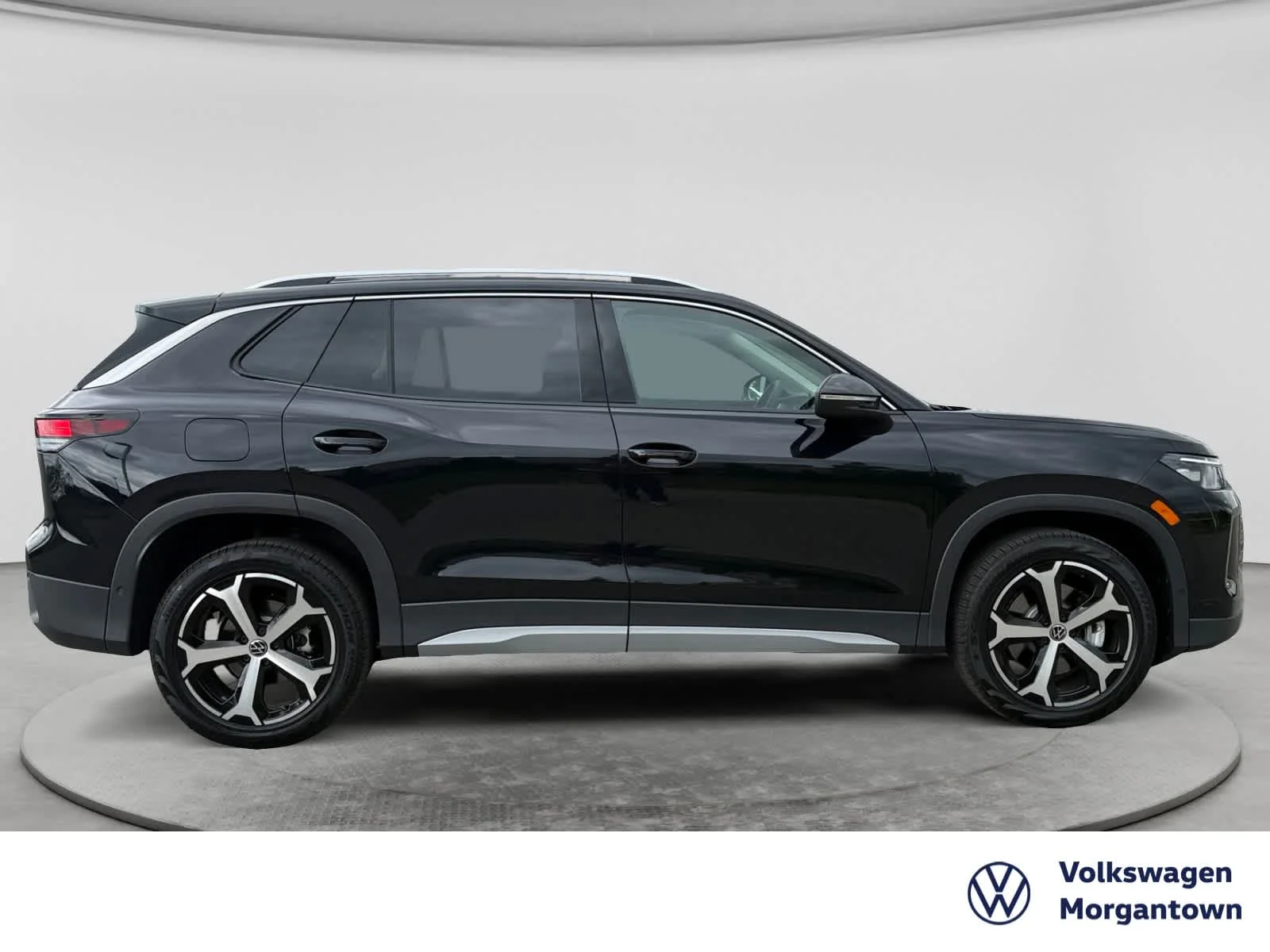 New 2026 Deep Black Pearl Volkswagen SE image 4