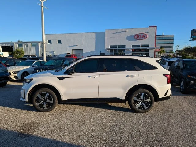 Used 2023 White Kia S image 3