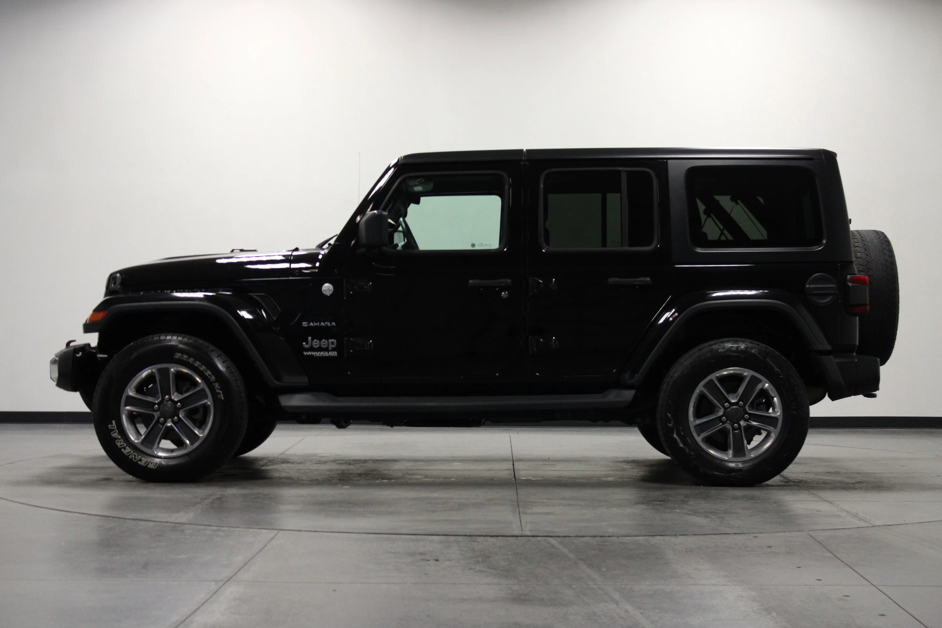 Used 2018 Black Clearcoat Jeep Sahara image 7
