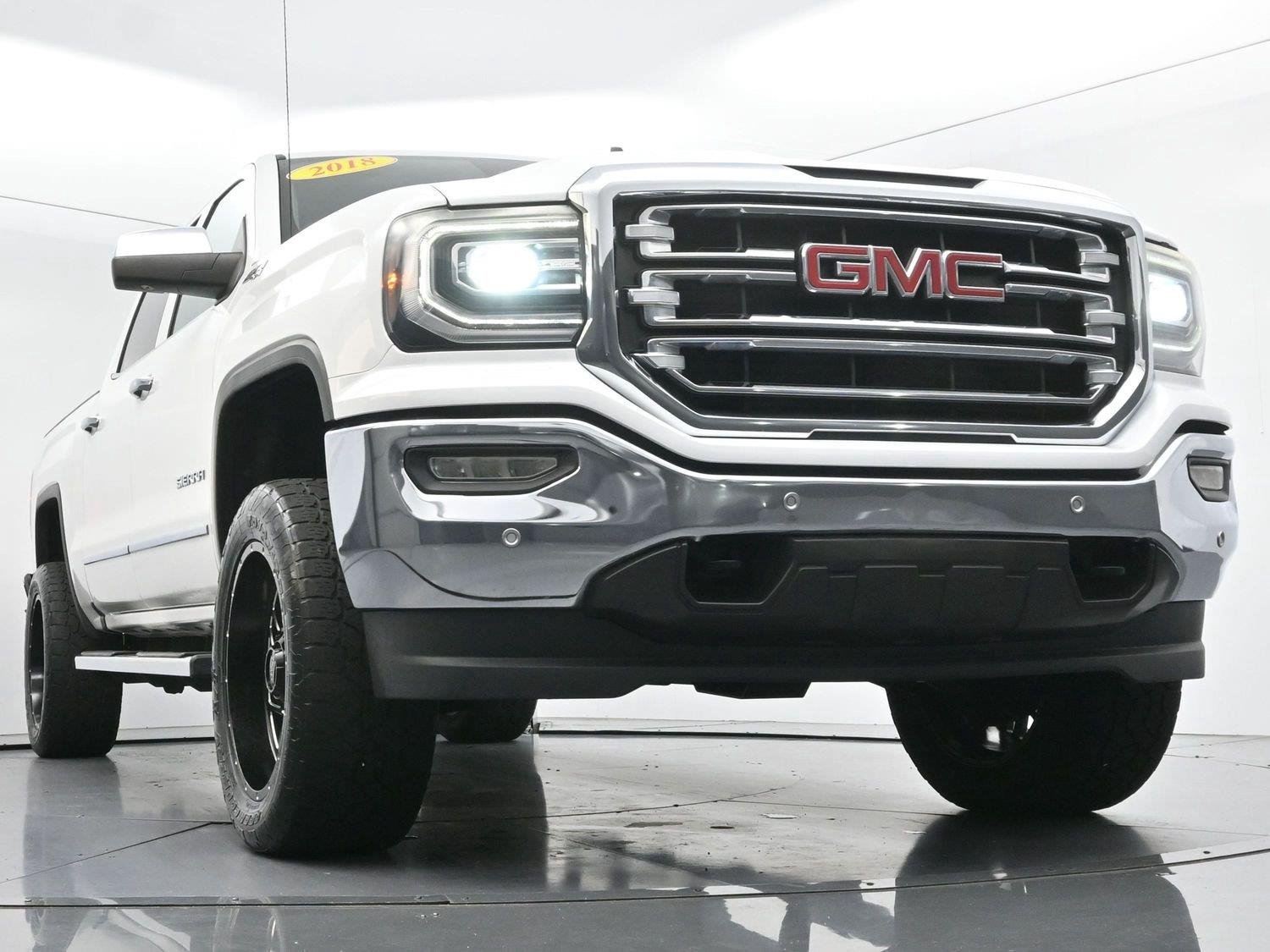 Used 2018 Summit White GMC SLT image 44