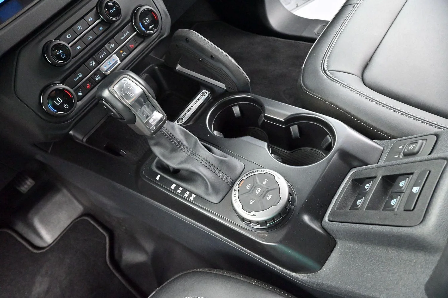 Used 2025 Oxford White Ford Badlands image 24