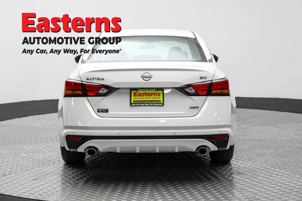 Used 2024 White Nissan 2.5 SV image 6