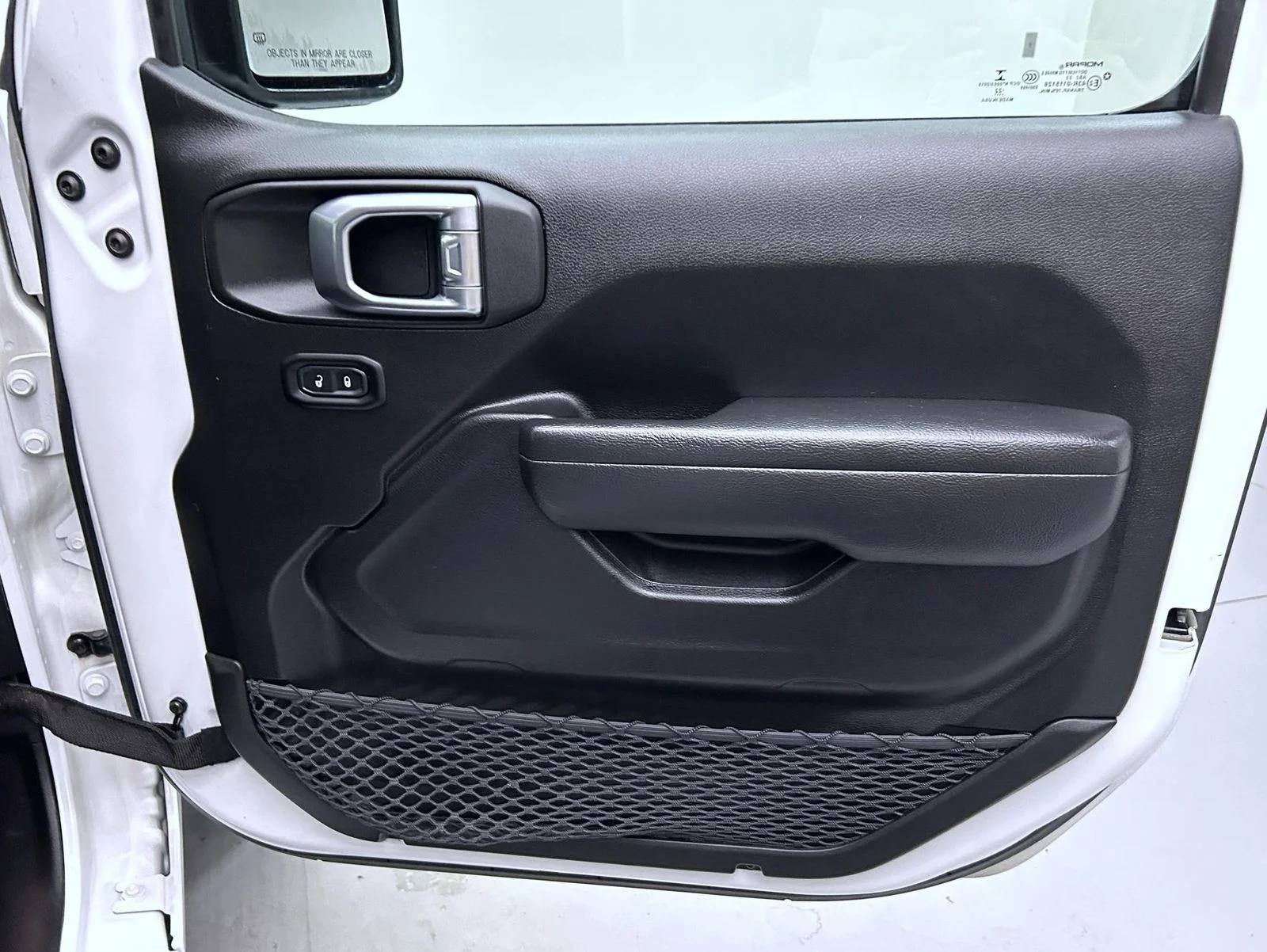 Used 2022 White Jeep Sport S image 17