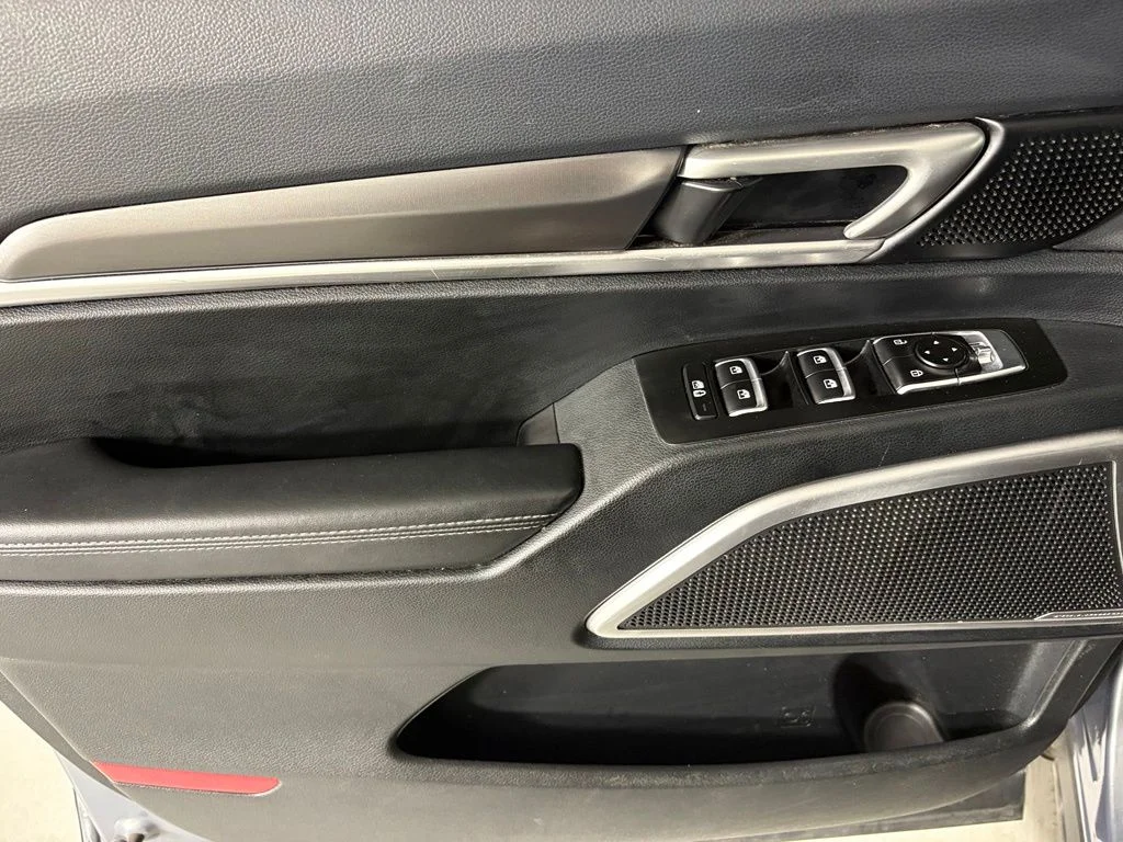 Used 2025 Silver Kia S image 20