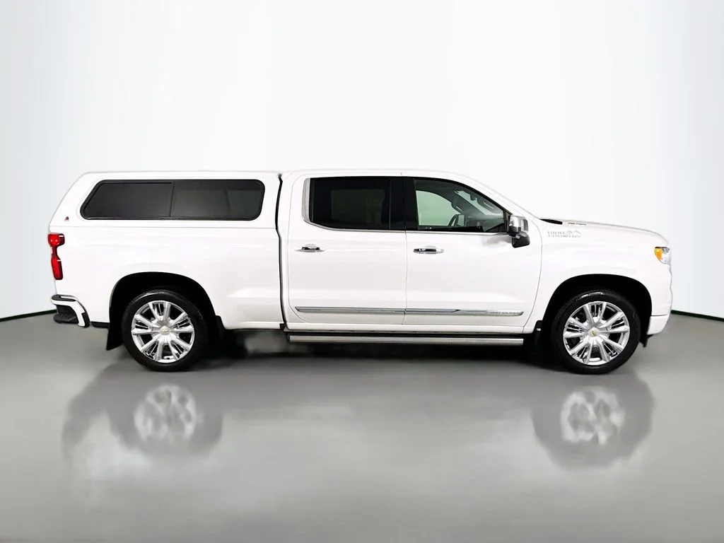 Used 2023 Pearl Chevrolet High Country image 8
