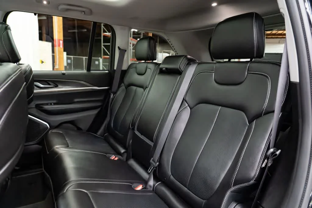 Used 2023 Diamond Black Crystal Pearlcoat Jeep  image 29