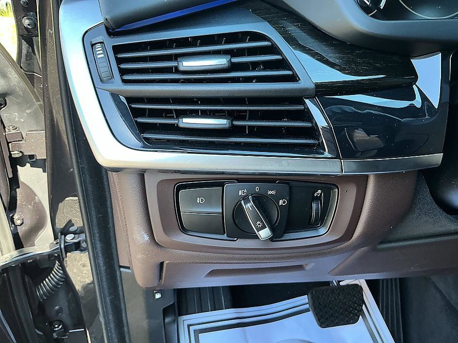 Used 2018 Dark Graphite Metallic BMW xDrive40e iPerformance image 13