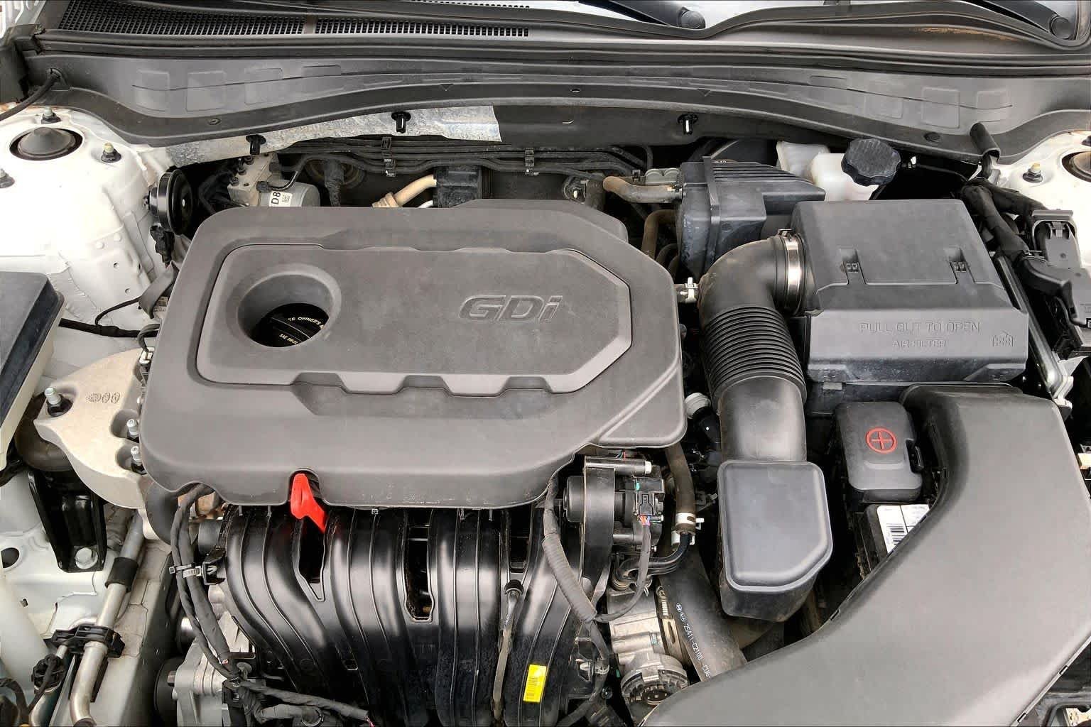 Used 2018 Snow White Pearl Kia LX image 31