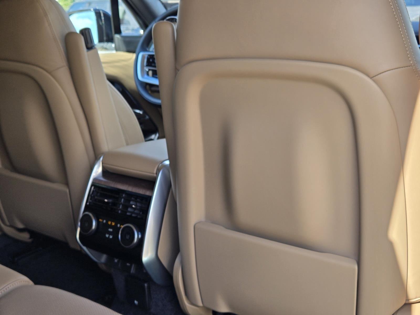 New 2025 Fuji White Land Rover SE image 37