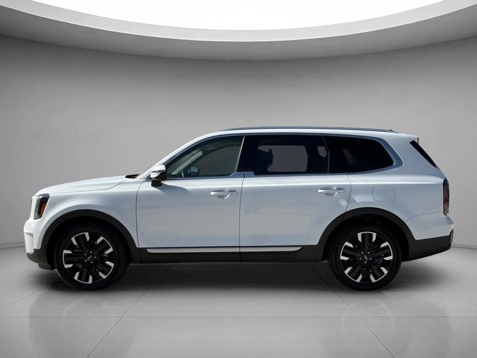 Used 2023 Glacial White Pearl Kia SX image 3