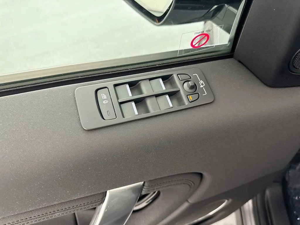 Used 2025 Gray Land Rover S image 18