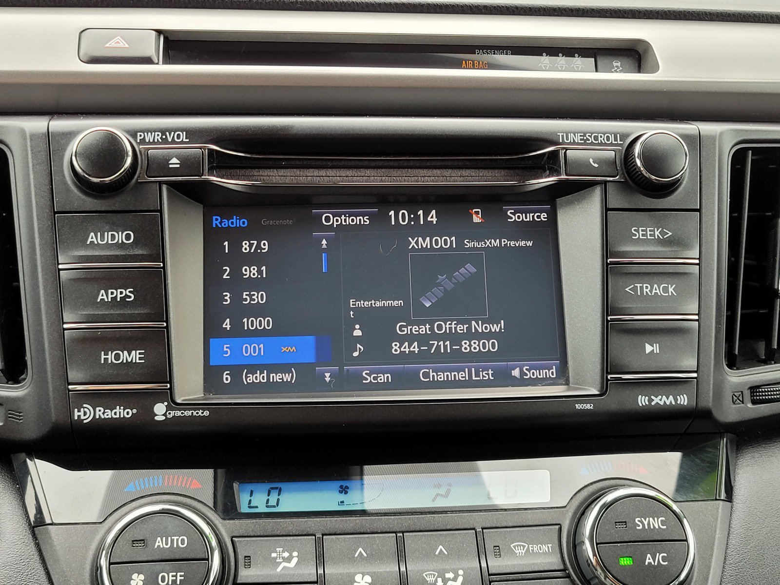Used 2017  Toyota XLE image 18