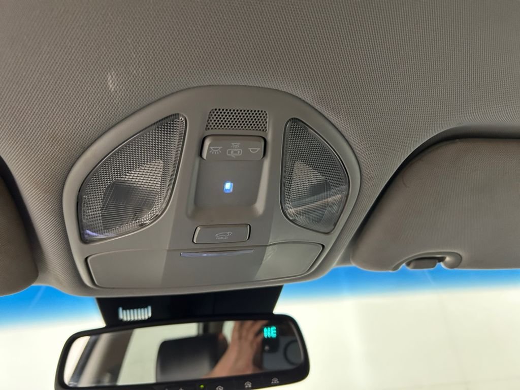 Used 2019 White Hyundai SE image 29