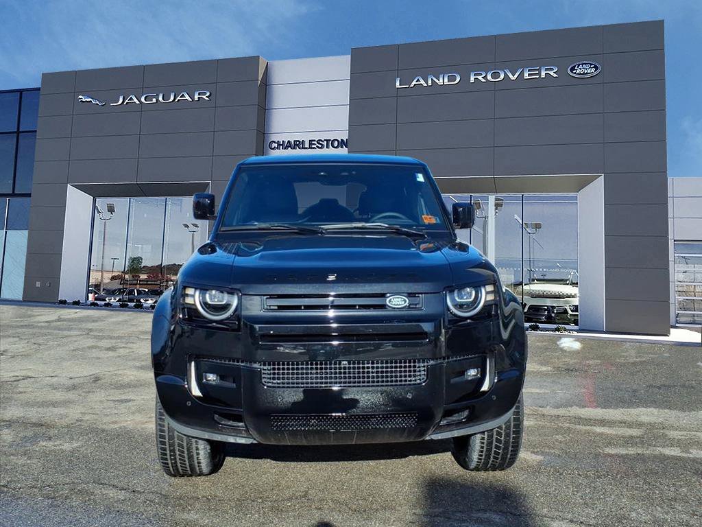 New 2026 Santorini Black Metallic Land Rover X-Dynamic SE image 8