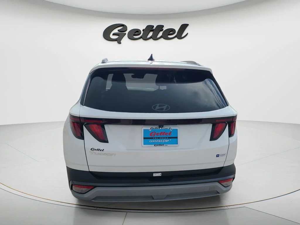 Used 2025 White Hyundai SEL image 6