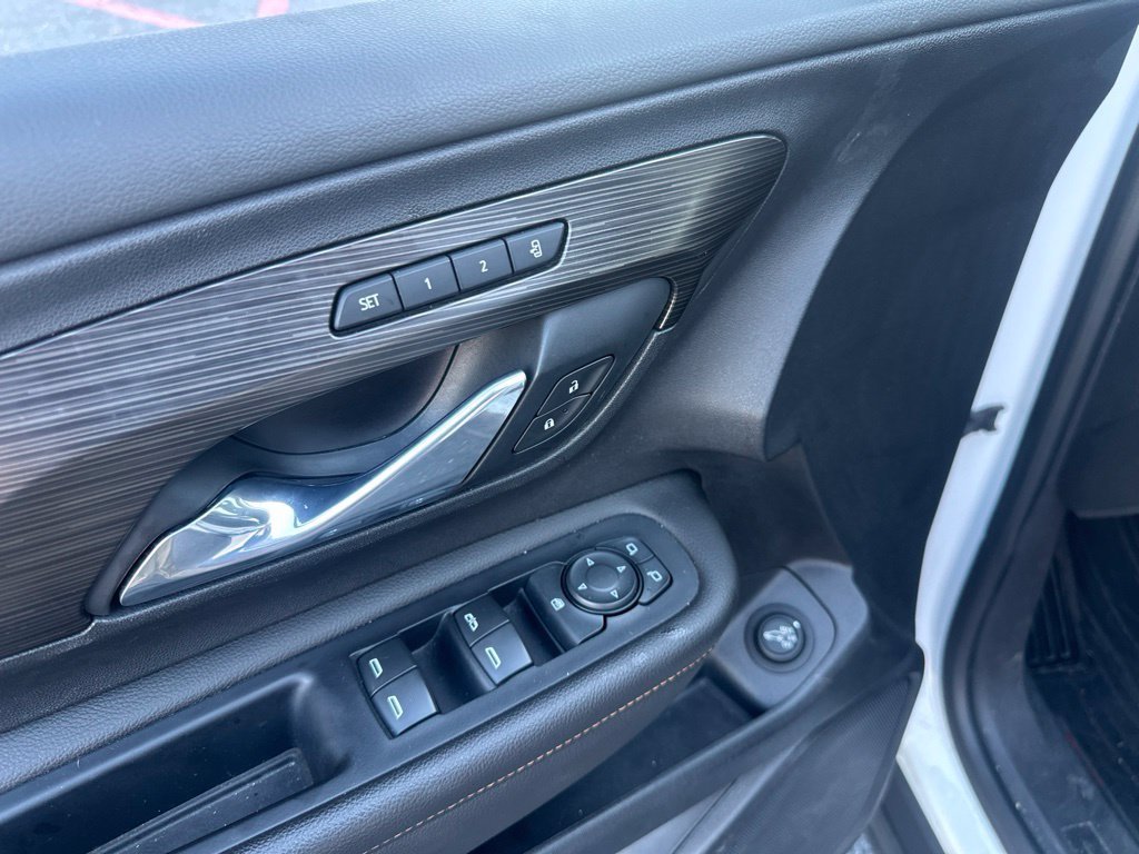 Used 2020 White GMC SLT image 17