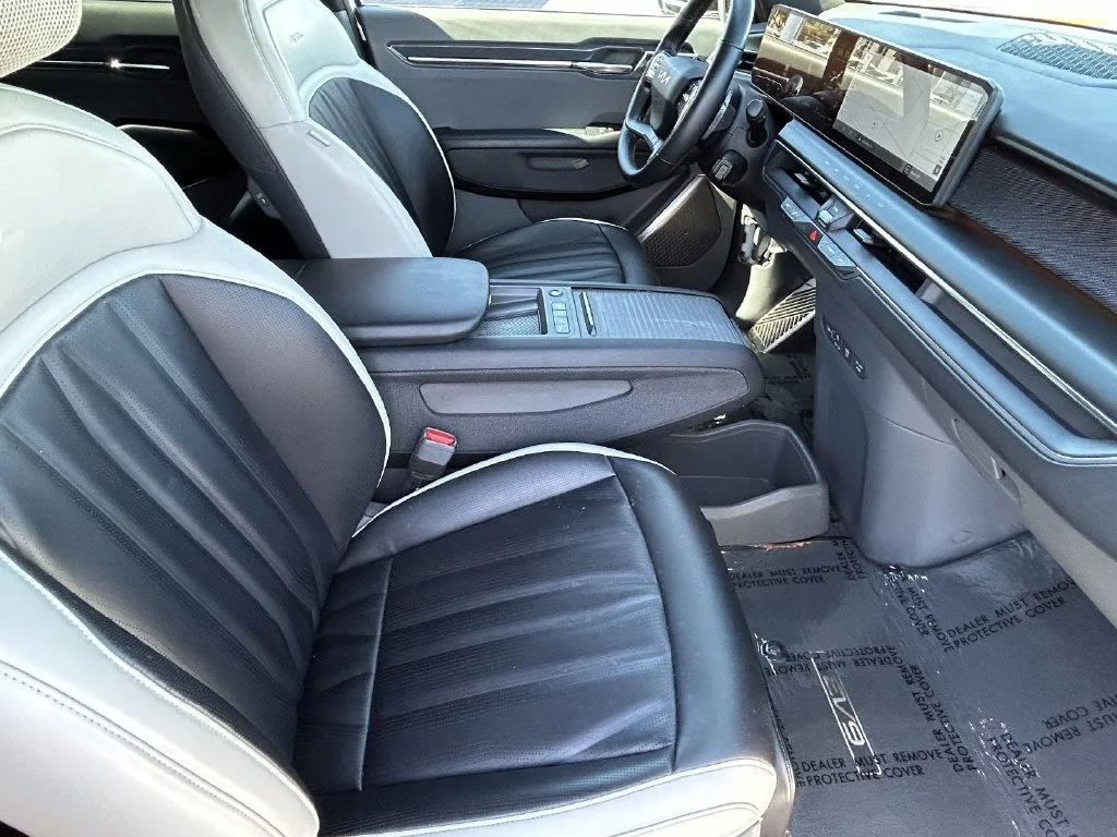 Used 2024 Snow White Pearl Kia GT-Line image 9