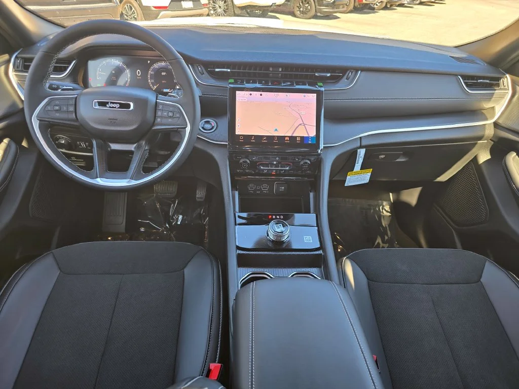 New 2027 White/off-white Jeep Laredo X image 6