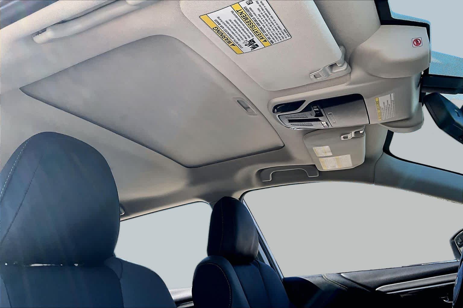 Used 2022 Crystal White Pearl Subaru Onyx Edition XT image 3