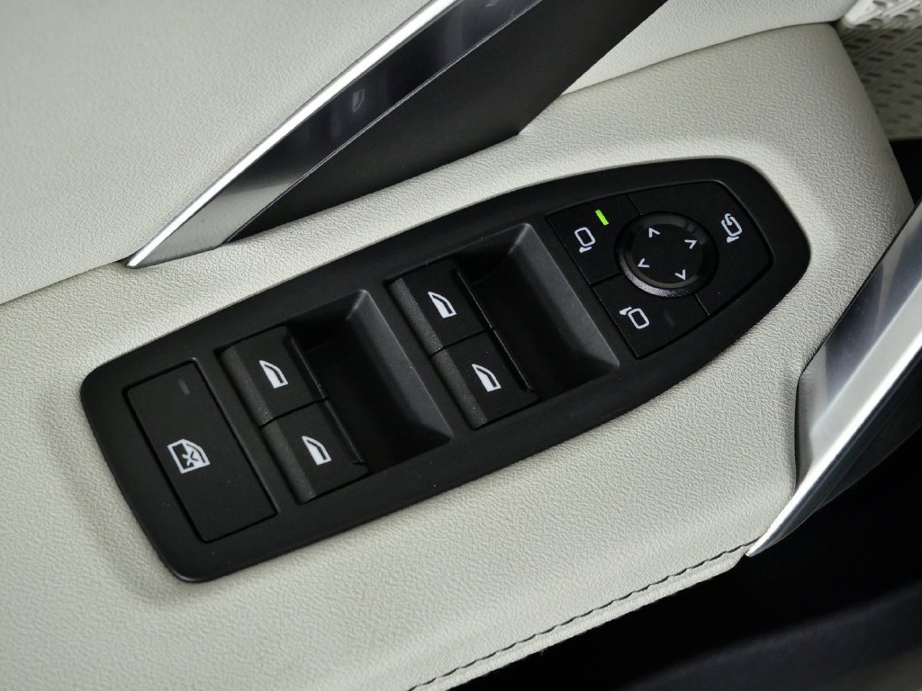 Used 2026 Cape York Green Metallic BMW xDrive28i image 35