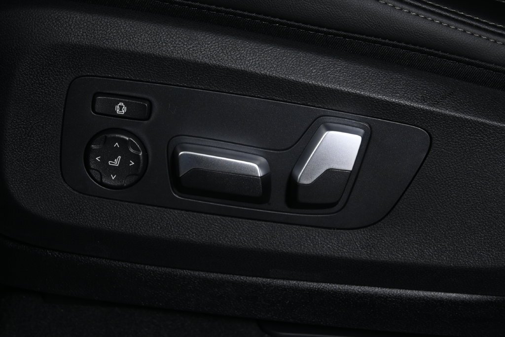 Used 2026 Gray Metallic BMW xDrive40i image 26
