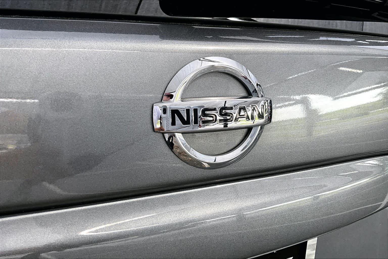 Certified Used 2020 Gun Metallic Nissan SL image 31