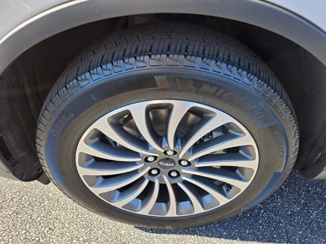 Used 2020 White Lincoln Reserve image 23