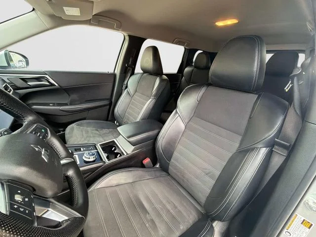 Used 2024 Silver Mitsubishi SE image 24