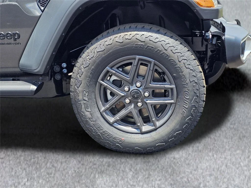 New 2026 Granite Crystal Metallic Clear-Coat Exterior Paint Jeep Sport S image 6